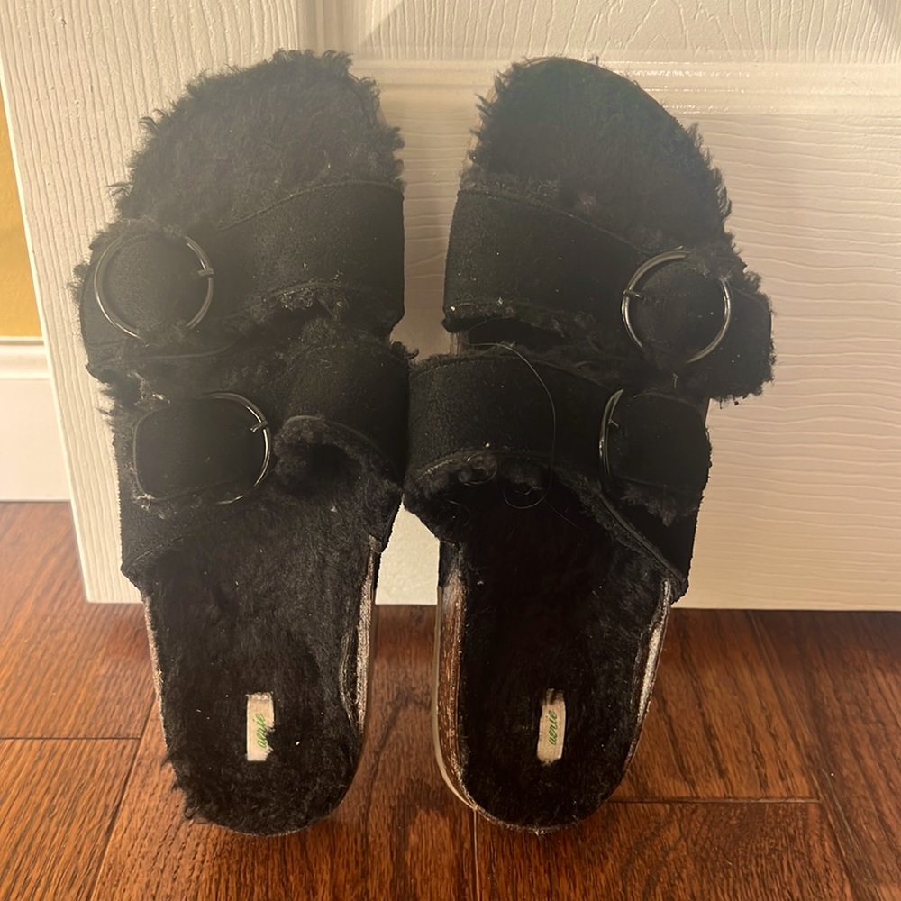 Aerie Sandals with Fuzzy Bottom. Will be washed before shipping!